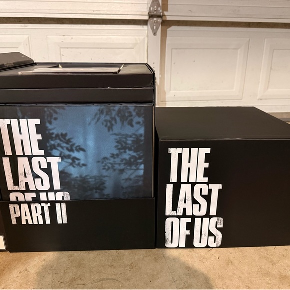 Sony PS4 The Last of Us Part II Collector's Edition - Black and Gray - Picture 5 of 13